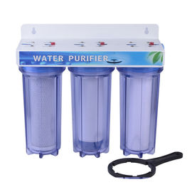 Sob o sistema do filtro de água do dissipador